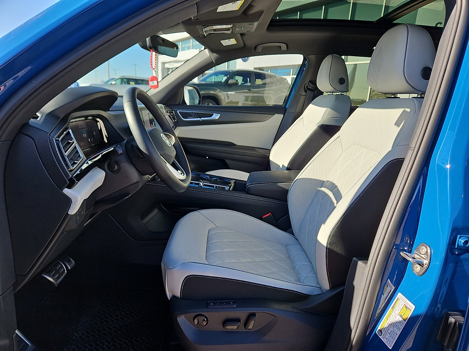 Used 2025 Volkswagen Atlas Cross Sport SEL Premium R-Line image 10