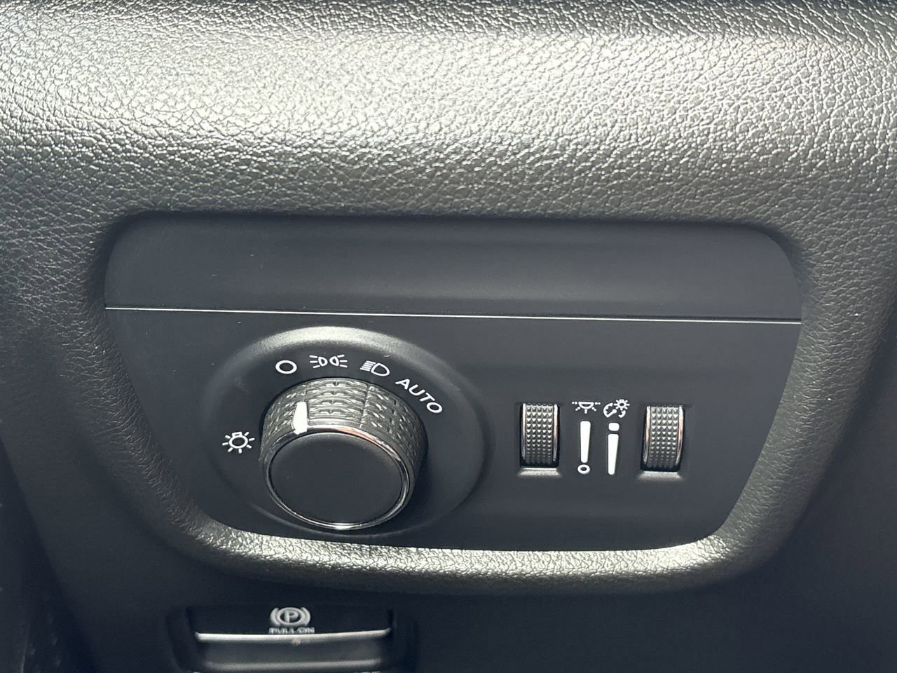 Used 2025 Jeep Grand Cherokee Altitude image 26