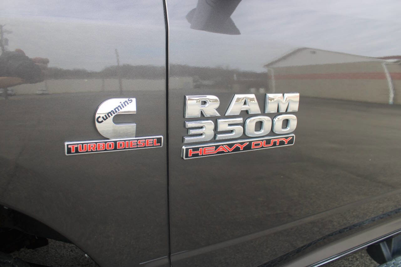 Used 2017 RAM 3500 SLT w/ Luxury Group image 9