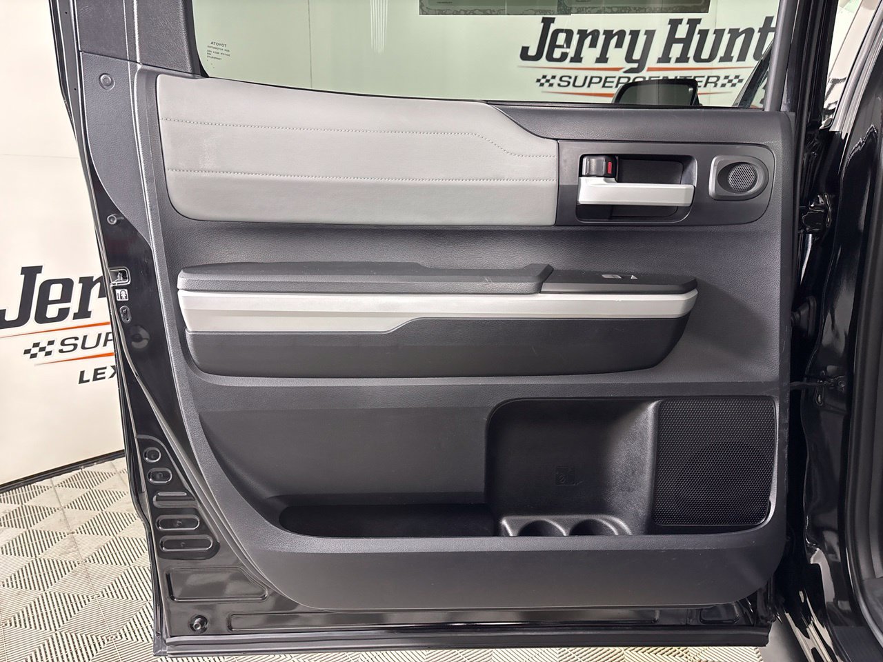 Used 2018 Toyota Tundra Limited AWD/4WD image 19