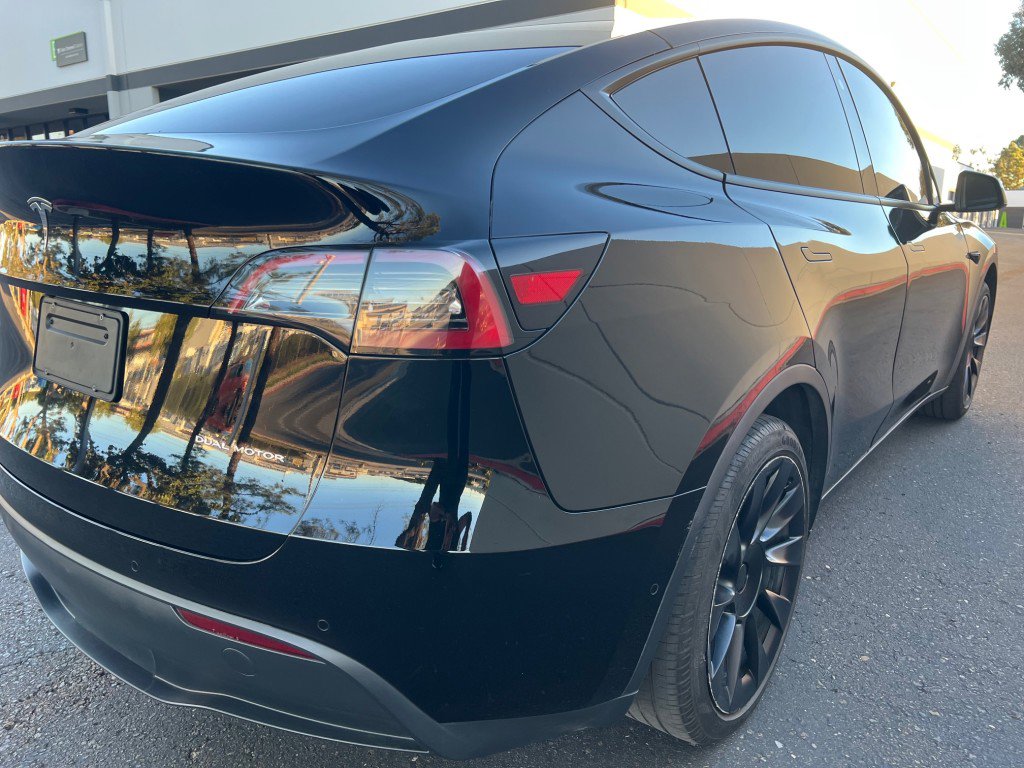 Used 2022 Tesla Model Y Long Range image 8