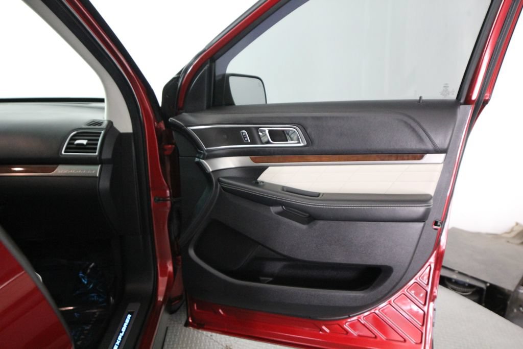 Used 2018 Ford Explorer Platinum AWD/4WD image 57
