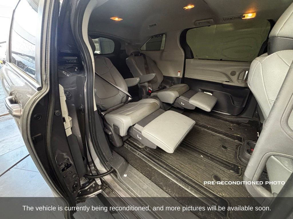 Used 2021 Toyota Sienna Limited FWD image 10