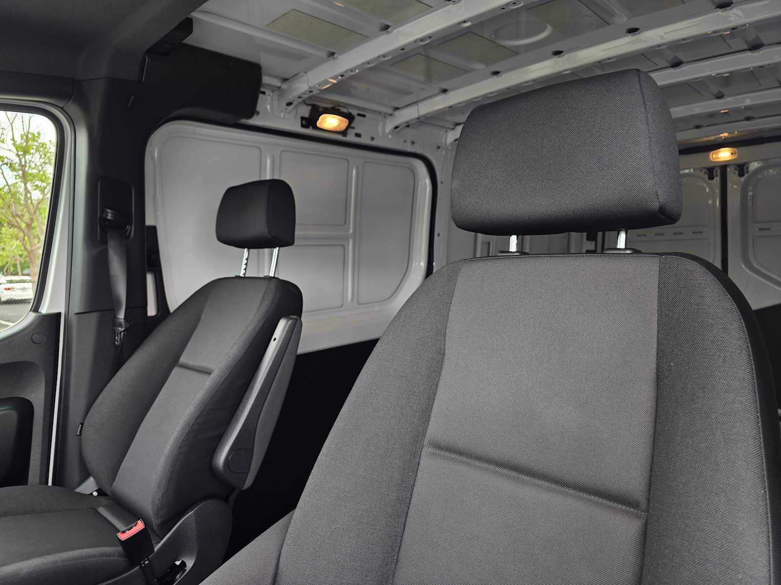 Used 2025 Mercedes-Benz Sprinter 2500 image 23