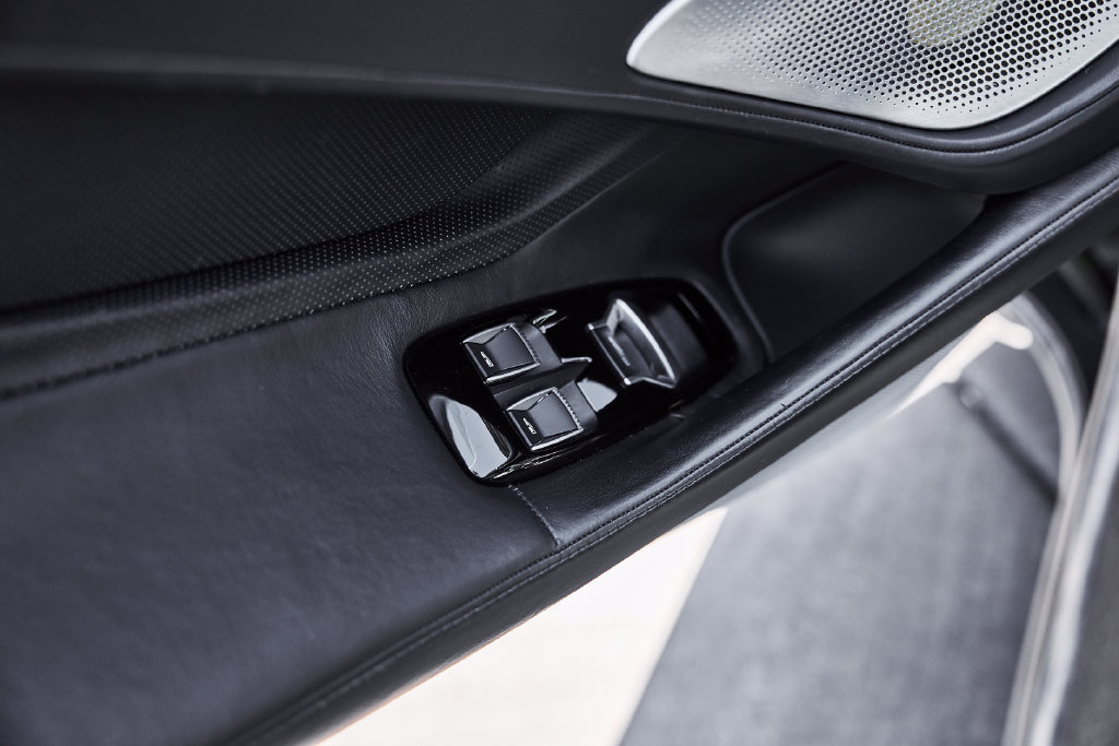 Used 2023 McLaren GT RWD image 35