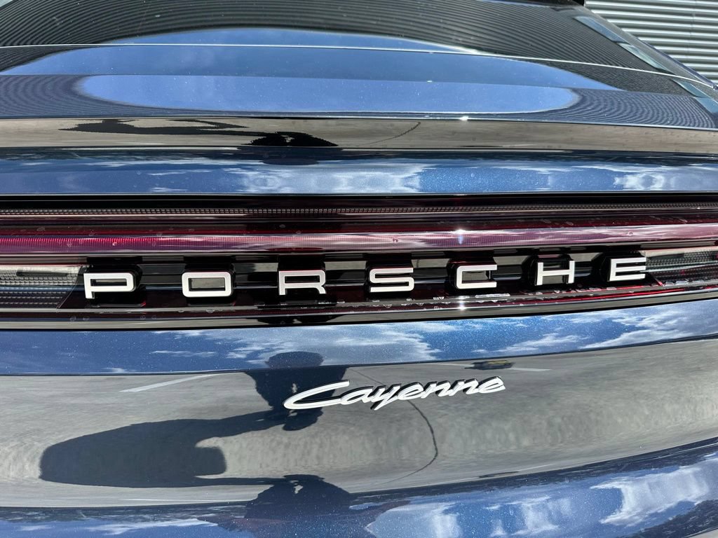 Certified 2025 Porsche Cayenne E-Hybrid Coupe AWD/4WD image 12