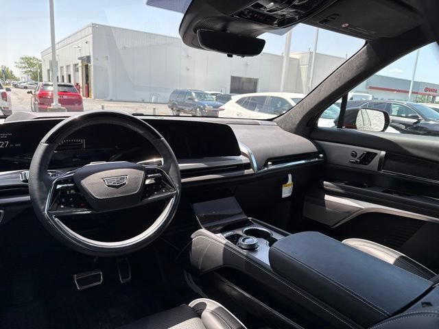 Used 2026 Cadillac Vistiq Platinum w/ LPO, Floor Liner Package AWD/4WD image 12