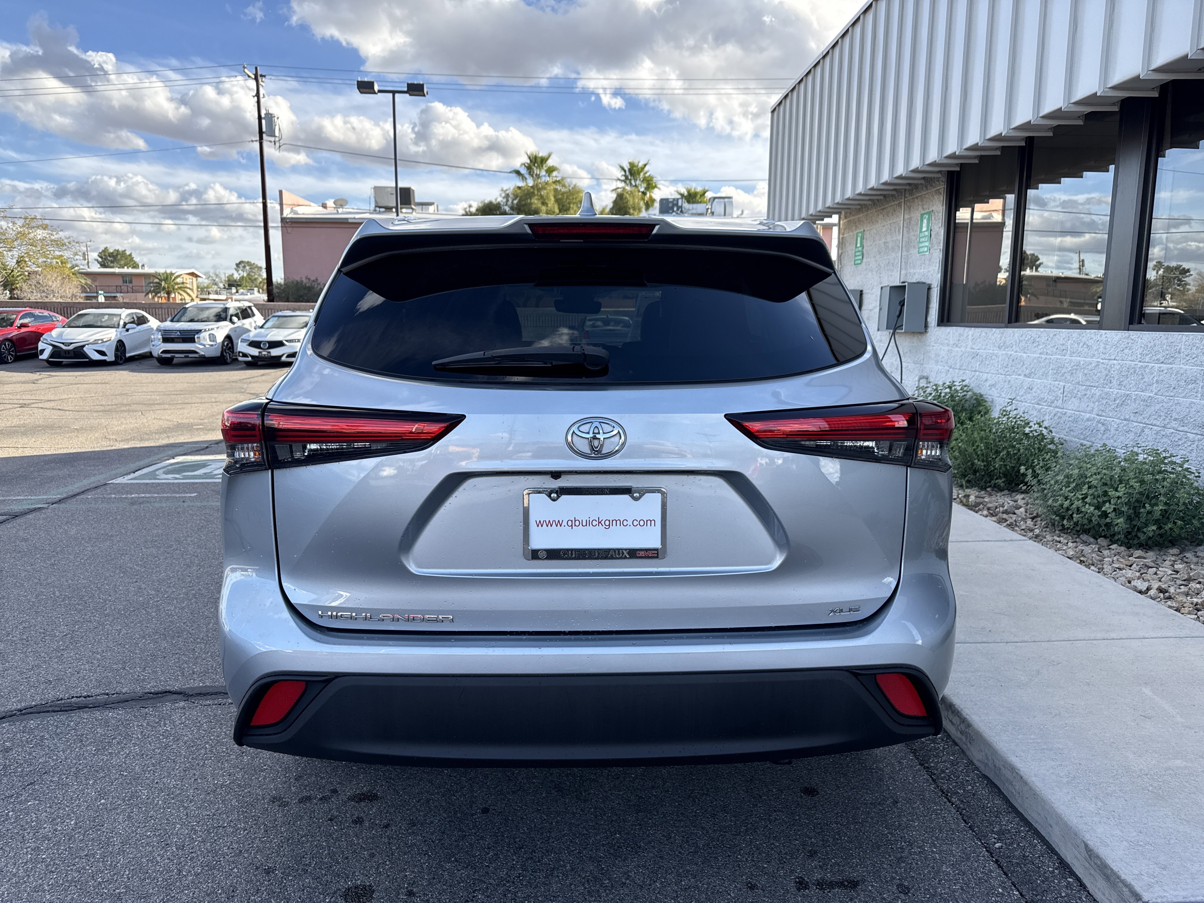 Used 2020 Toyota Highlander XLE image 6