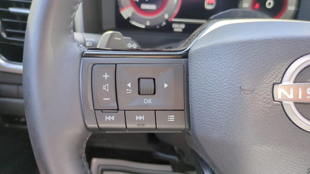 Used 2025 Nissan Rogue SL w/ Tech Package FWD image 23