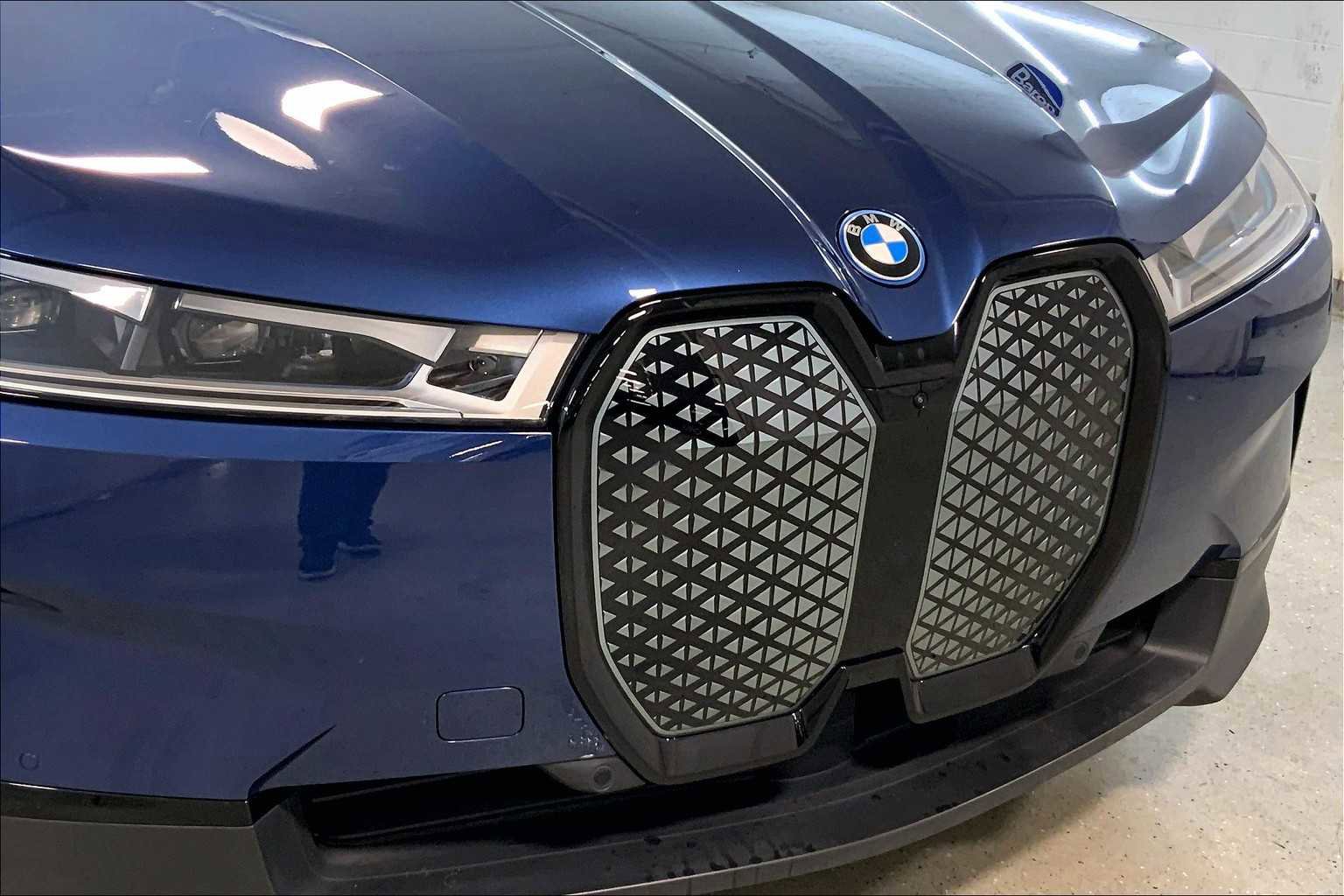 Used 2022 BMW iX xDrive50 w/ Convenience Package image 32