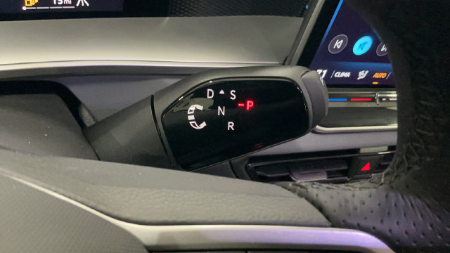 New 2026 Volkswagen Tiguan SE R-Line AWD/4WD image 18