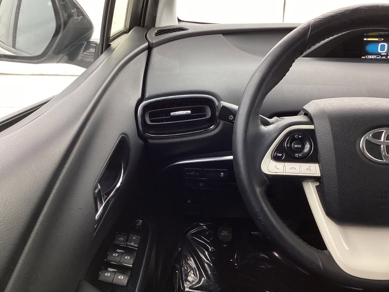 Used 2018 Toyota Prius Prime Premium image 32