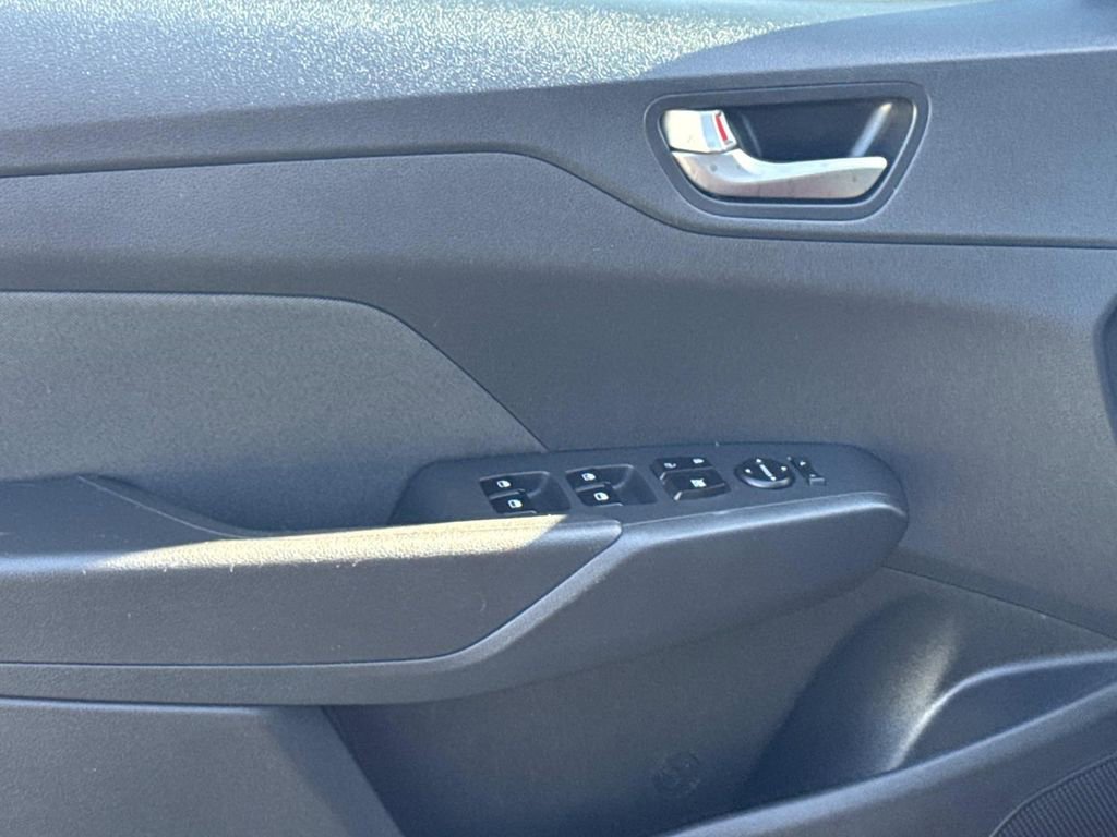 Used 2022 Hyundai Accent SEL image 18