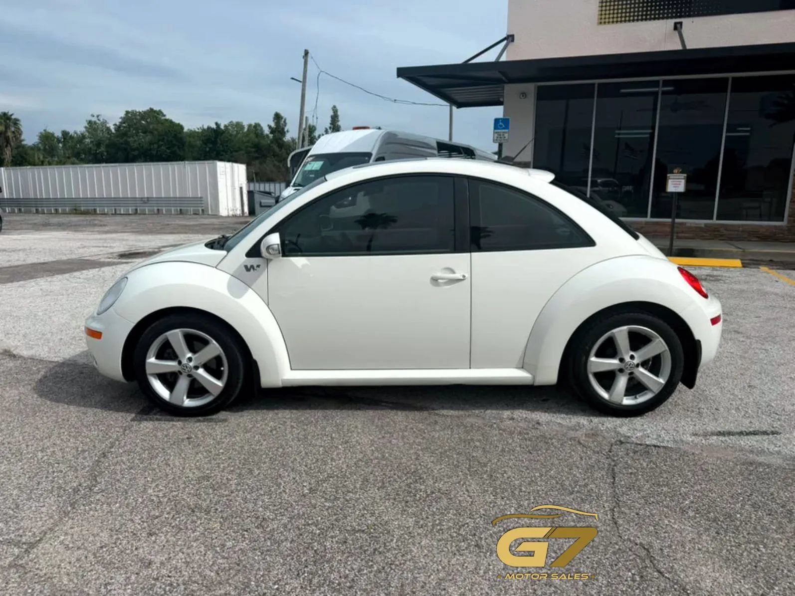 Used 2008 Volkswagen Beetle SE FWD image 5
