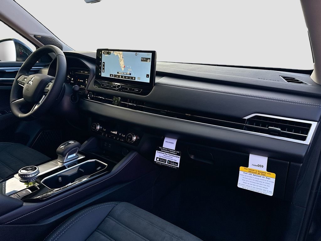 New 2025 Mitsubishi Outlander SE image 32