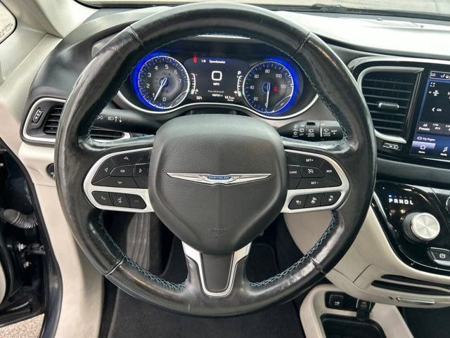 Used 2021 Chrysler Pacifica Touring-L FWD image 15