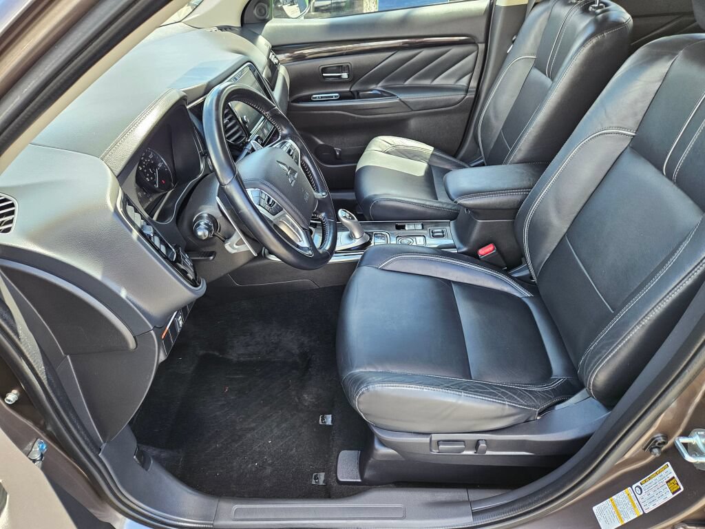 Used 2018 Mitsubishi Outlander SEL AWD/4WD image 17