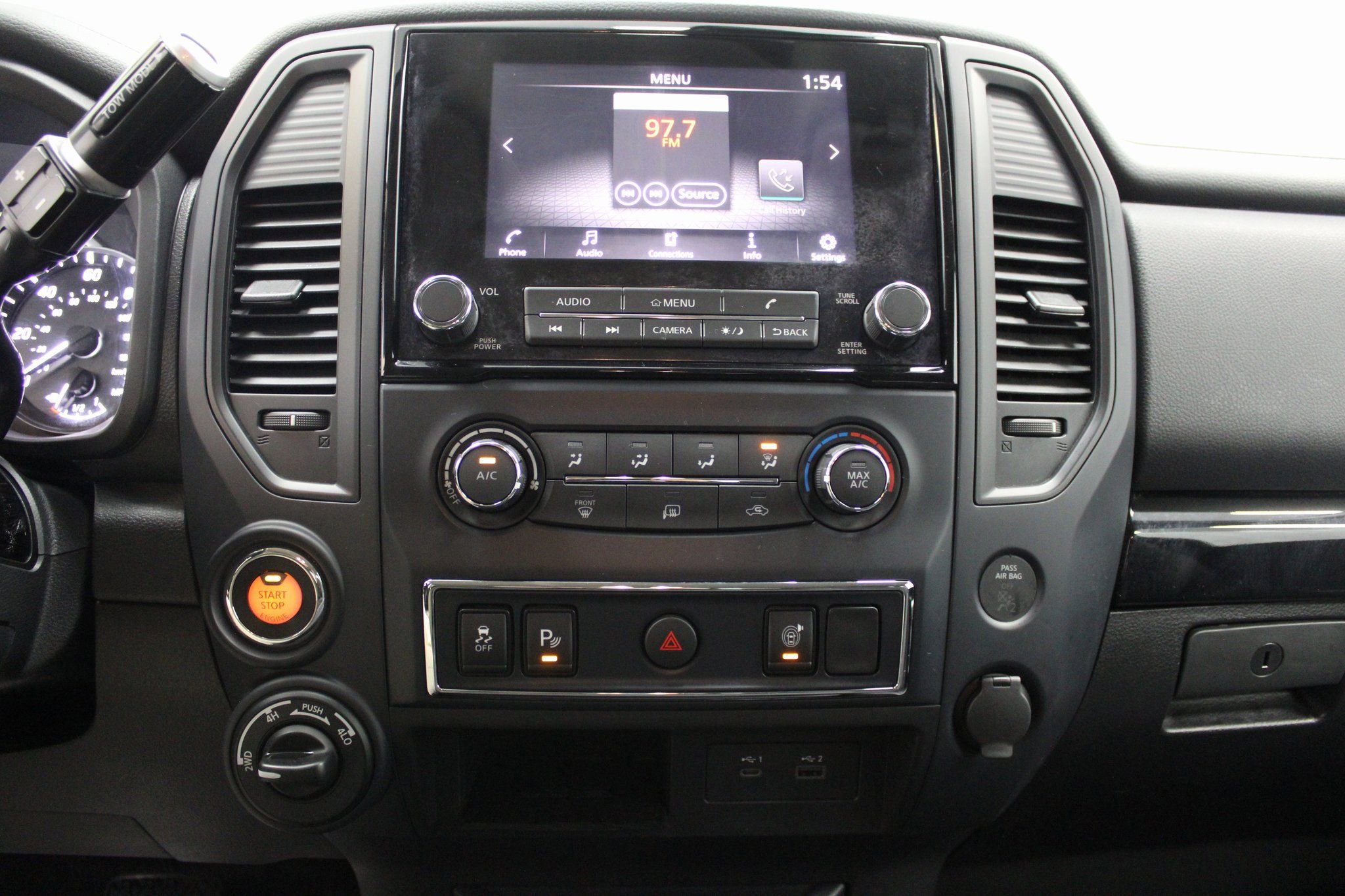 Used 2022 Nissan Titan SV image 37