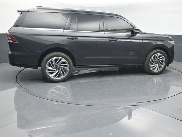 Used 2025 Lincoln Navigator Reserve AWD/4WD image 6