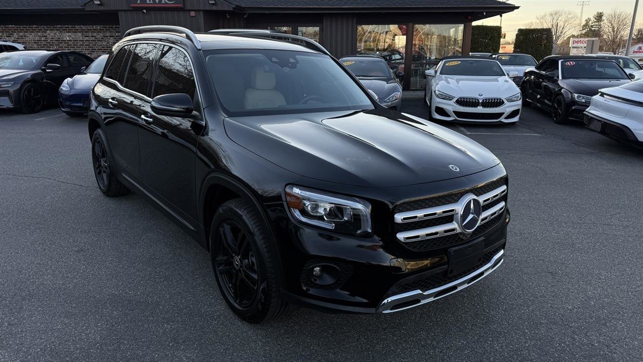 Used 2021 Mercedes-Benz GLB 250 4MATIC w/ Premium Package image 15