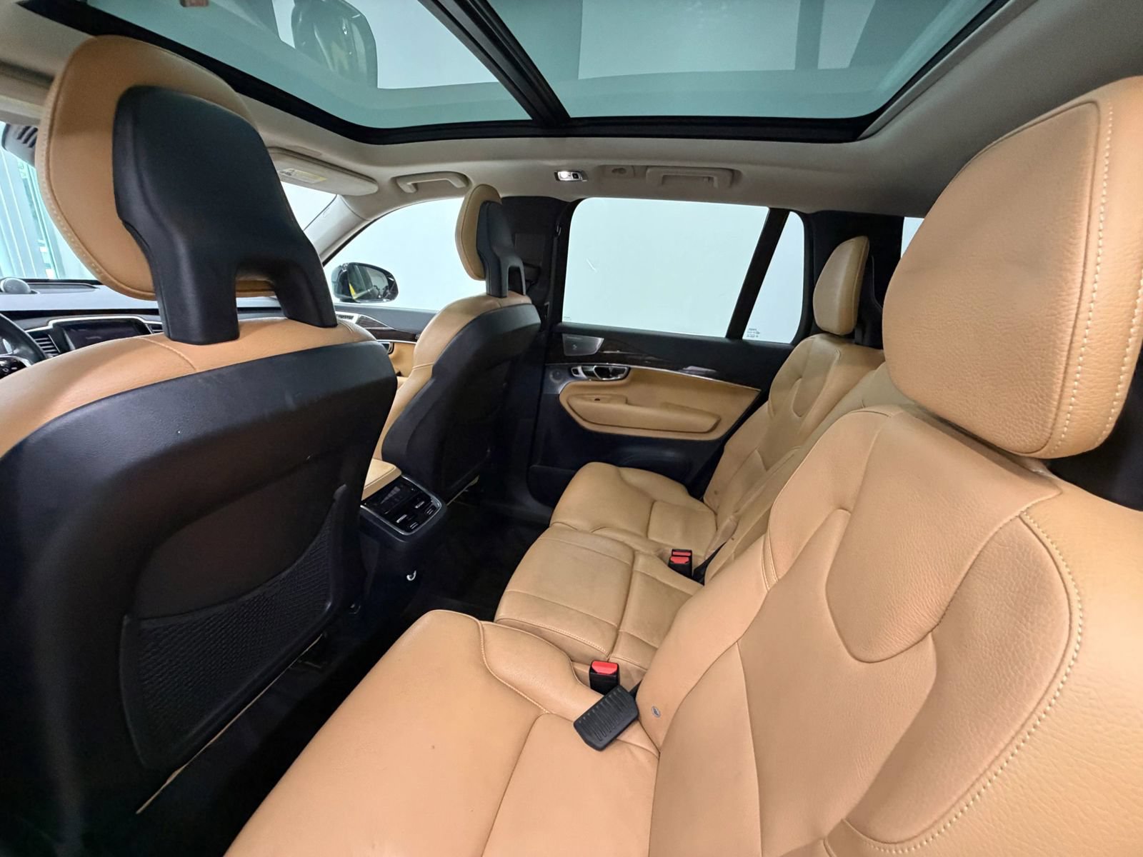Used 2016 Volvo XC90 T6 Momentum w/ Momentum Plus Package AWD/4WD image 16