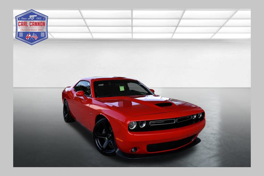 Used 2019 Dodge Challenger R/T RWD image 1