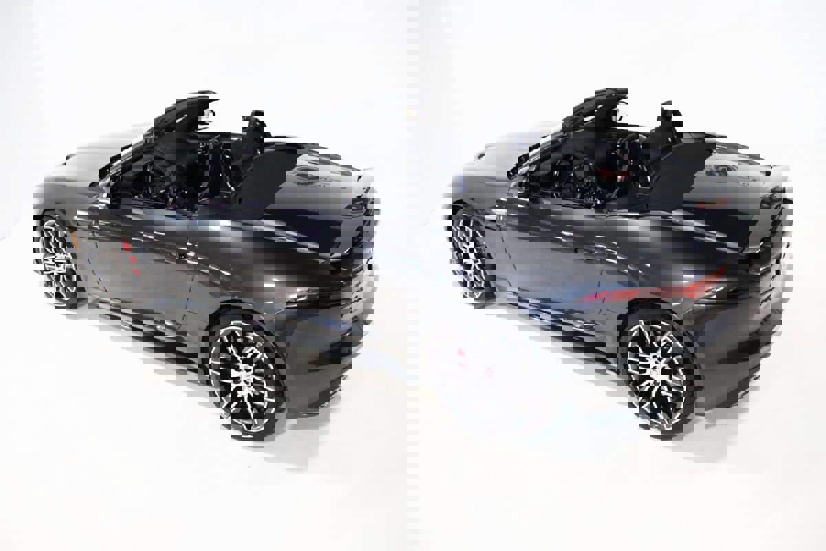 Used 2021 Jaguar F-TYPE R-Dynamic image 11