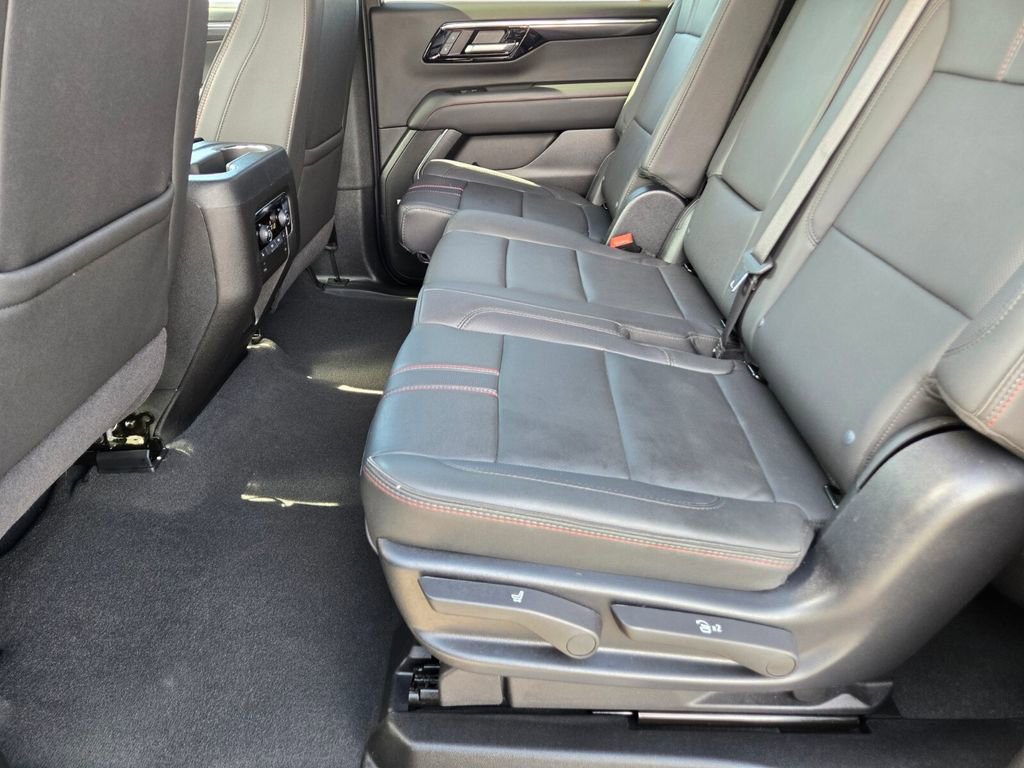 Used 2025 Chevrolet Suburban RST w/ Comfort Package AWD/4WD image 12
