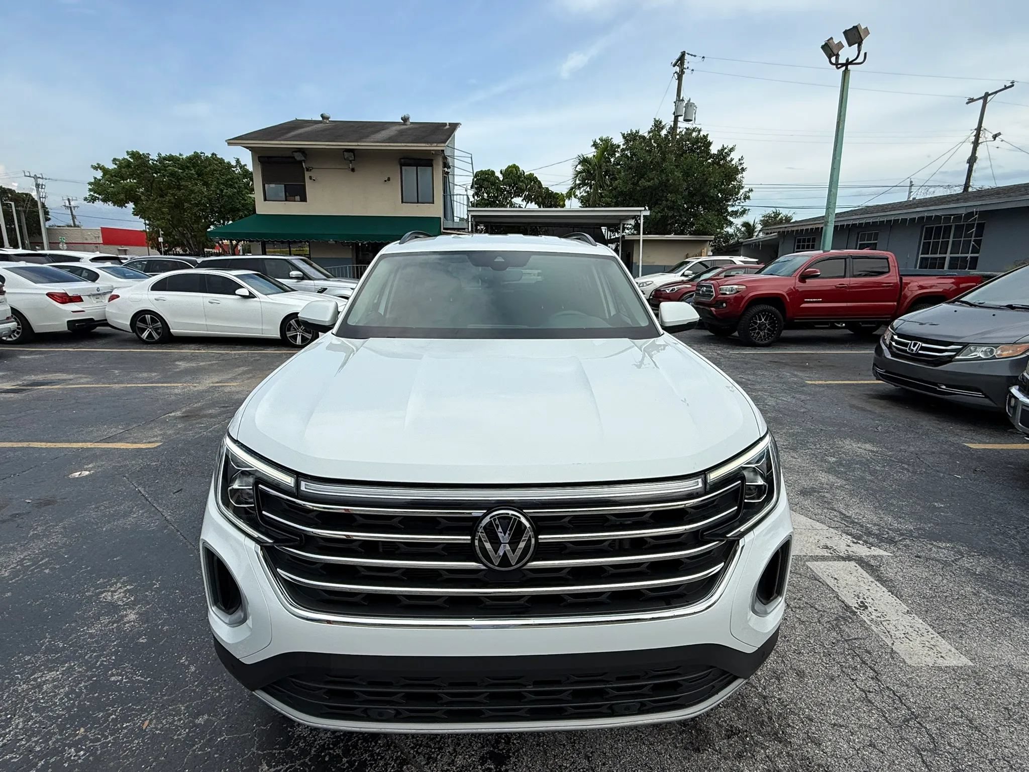 Used 2024 Volkswagen Atlas SE FWD image 9