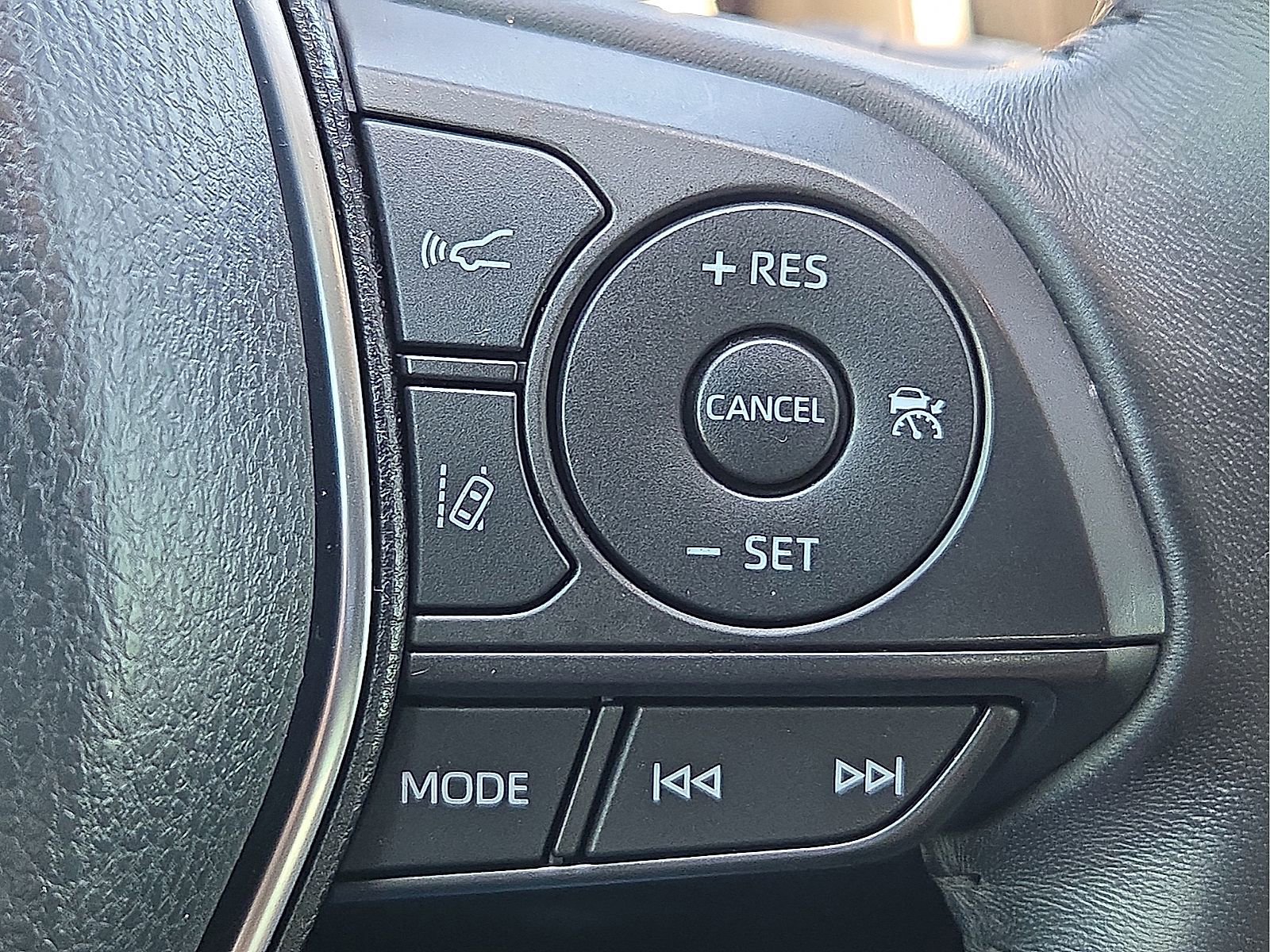 Used 2020 Toyota Camry SE w/ Convenience Package FWD image 22