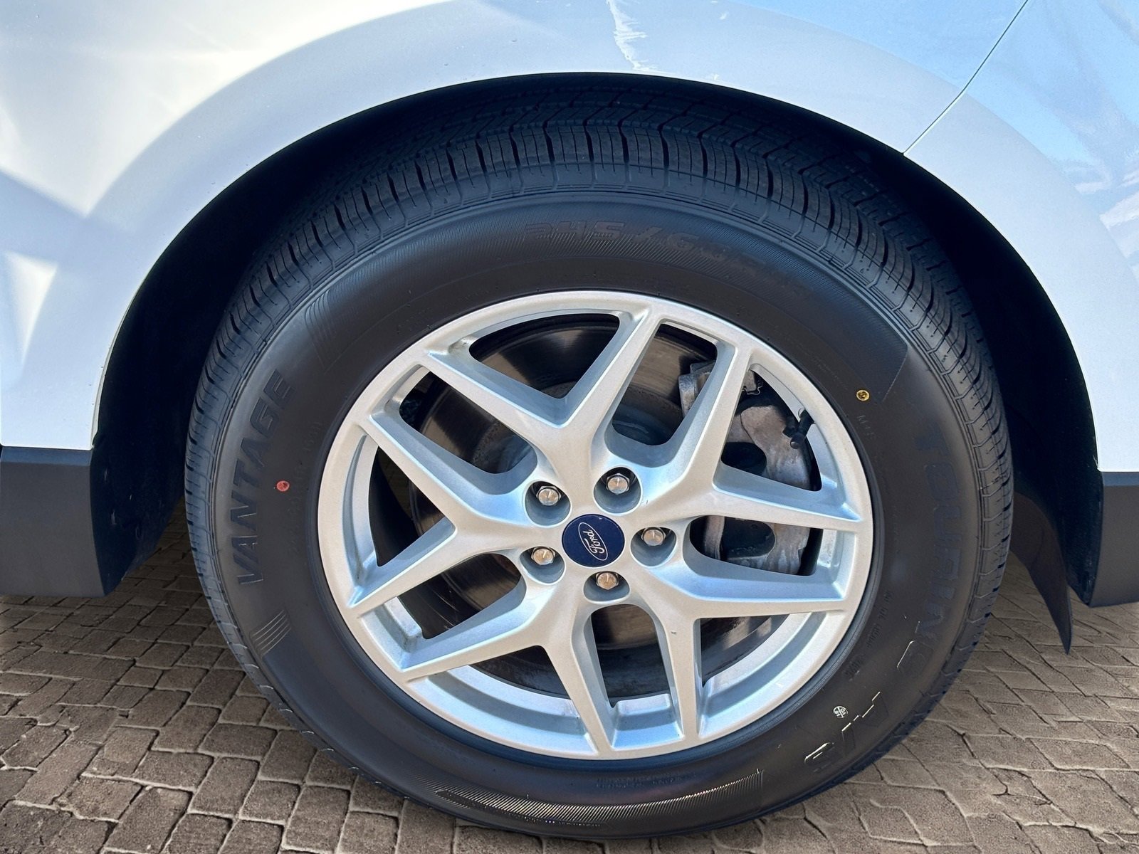 Used 2022 Ford Edge SEL image 9