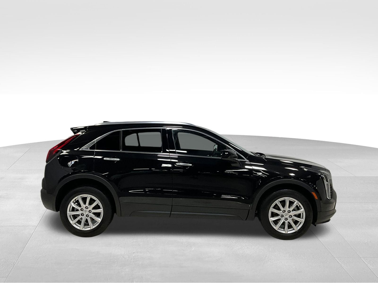 Used 2023 Cadillac XT4 Luxury w/ Cold Weather Package AWD/4WD image 3