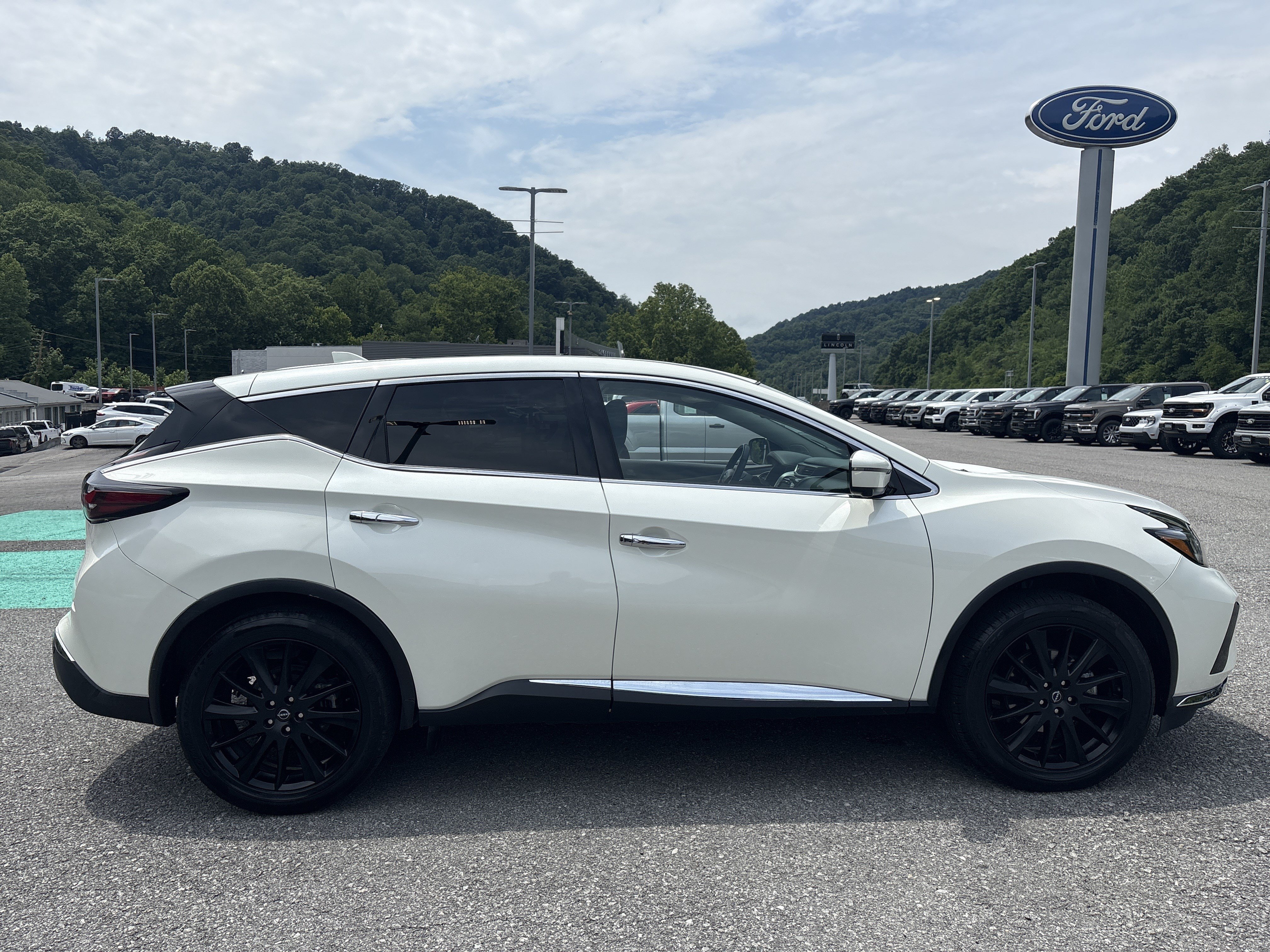 Used 2023 Nissan Murano SL w/ SL Moonroof Package FWD image 3