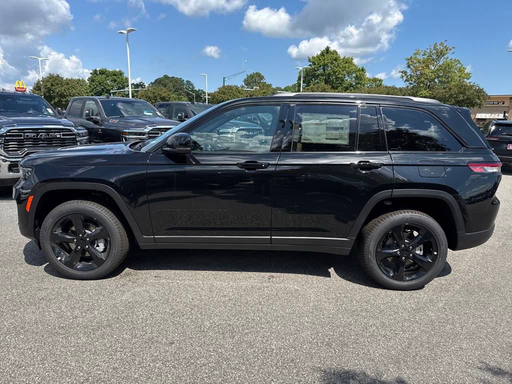 New 2025 Jeep Grand Cherokee Limited w/ Black Appearance Package image 2