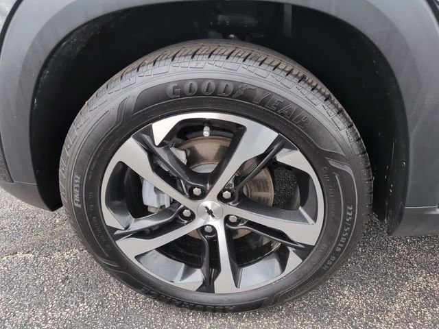 Certified 2025 Chevrolet Trax RS w/ Driver Confidence Package FWD image 11