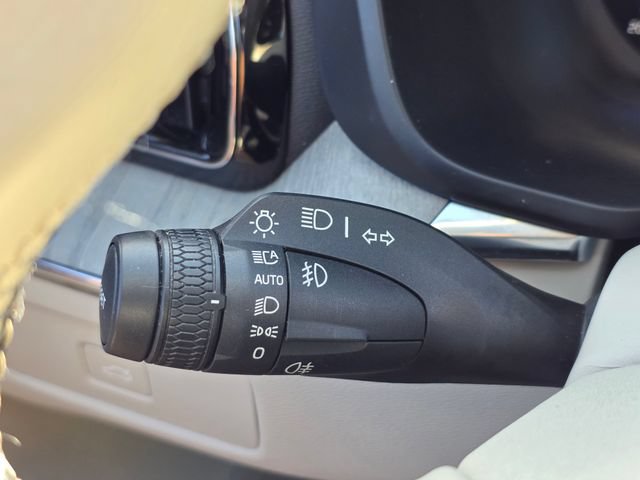 Used 2023 Volvo XC60 B5 Plus AWD/4WD image 41