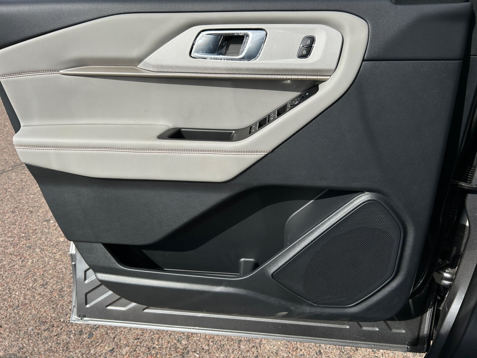 New 2026 Ford Explorer Active w/ Active Comfort Package RWD image 13