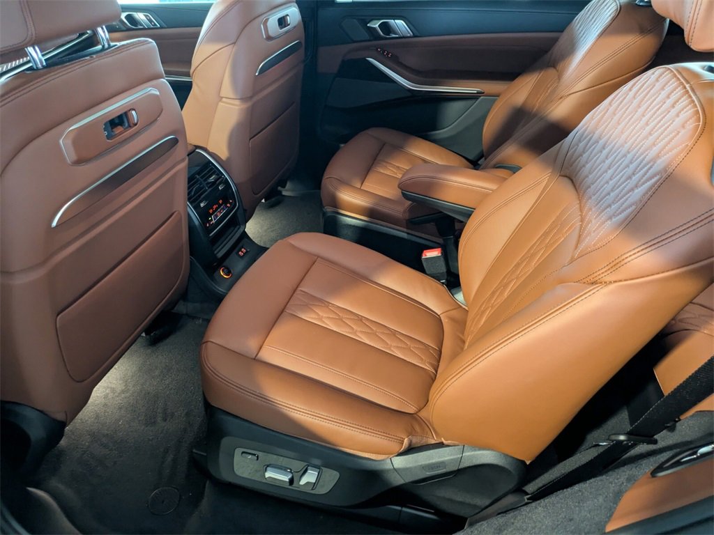 New 2026 BMW X7 M60i image 7