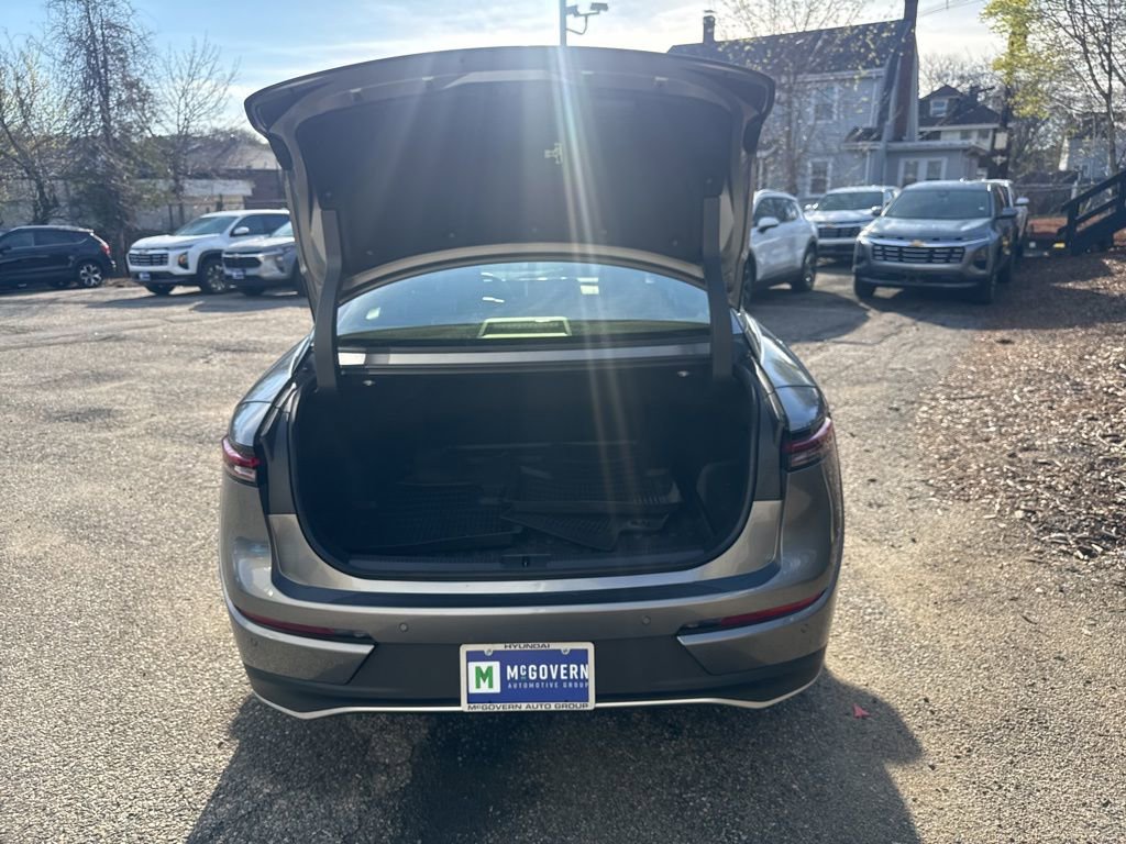 Used 2024 Toyota Crown Platinum AWD/4WD image 5