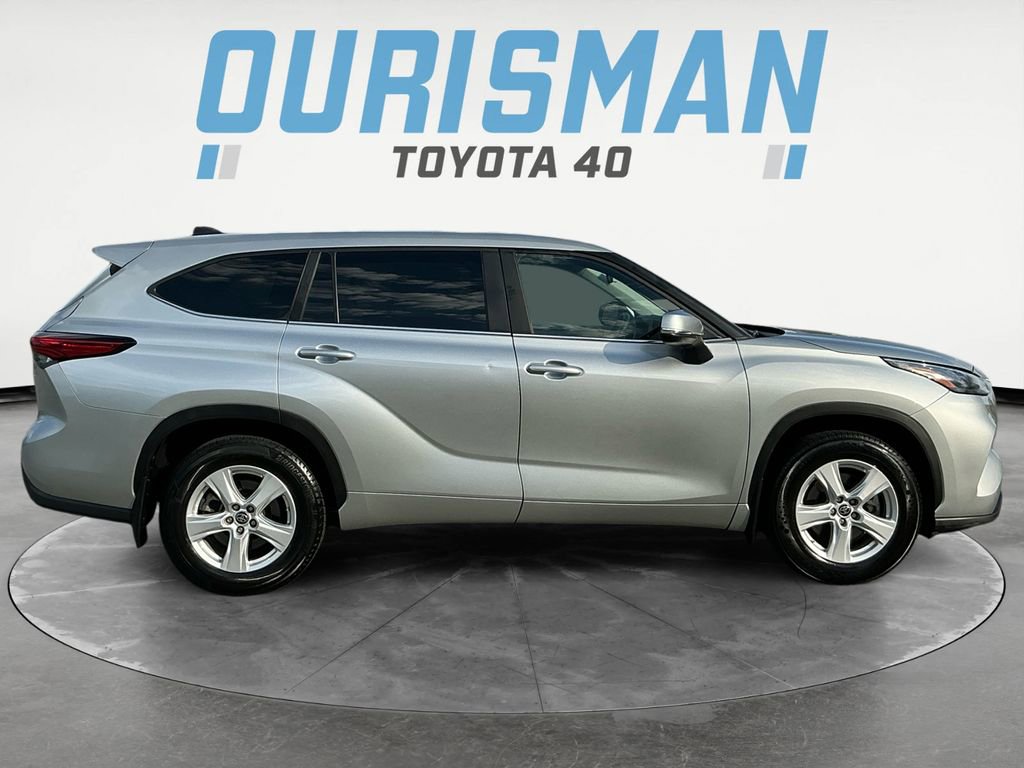 Used 2023 Toyota Highlander LE FWD image 8