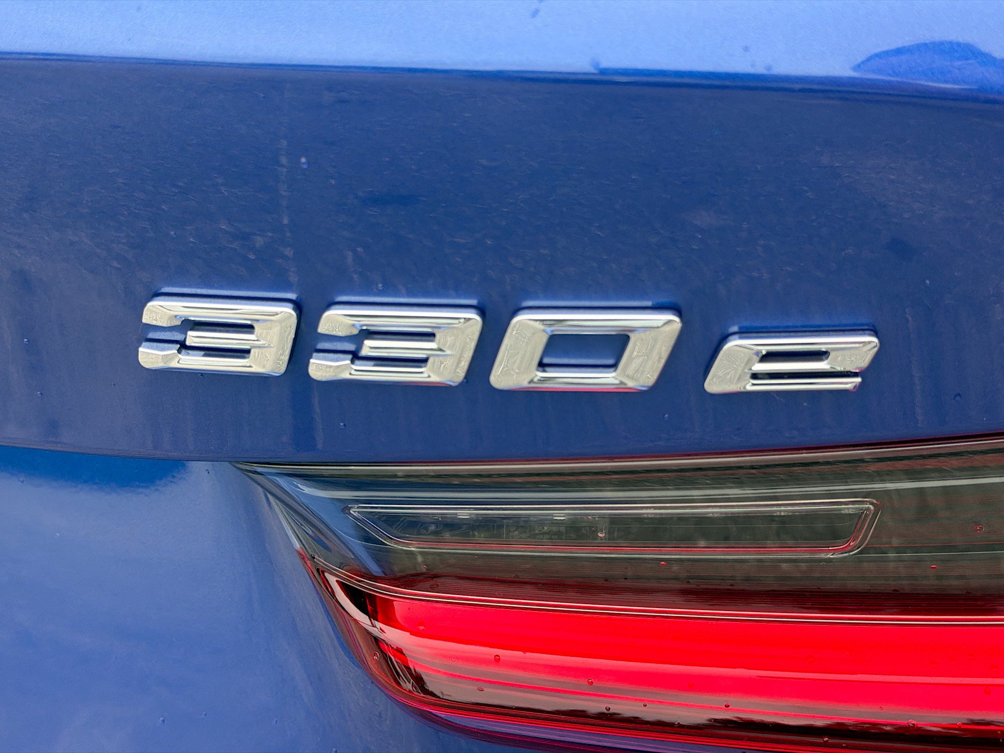Used 2022 BMW 330e w/ M Sport Package RWD image 11
