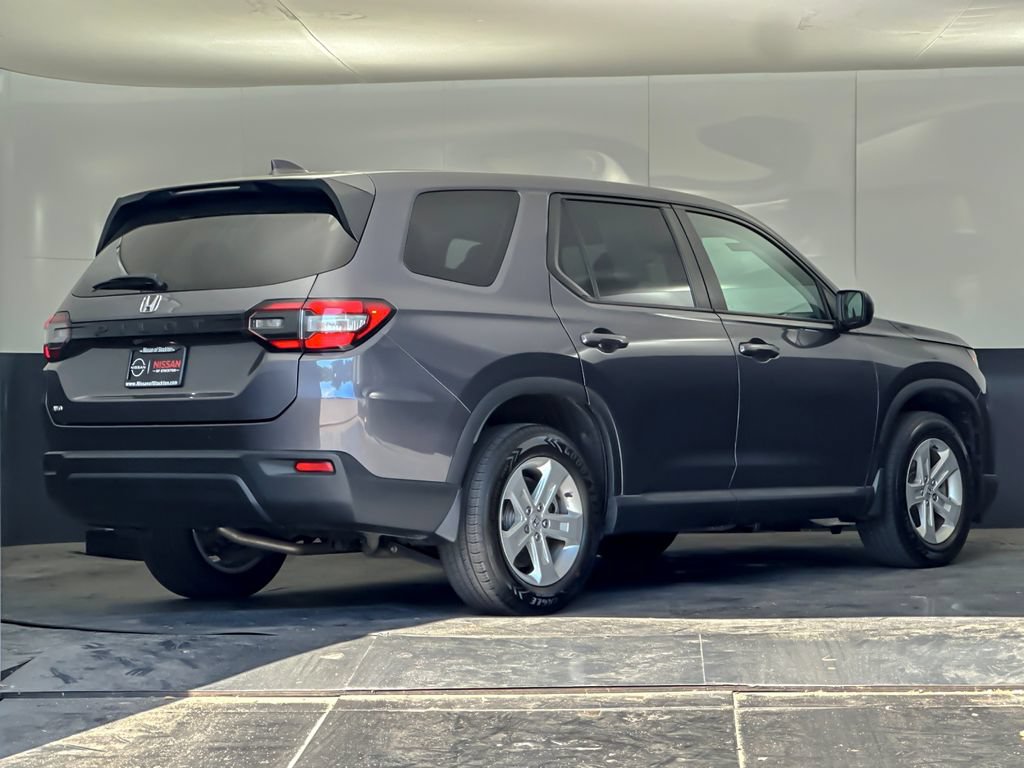 Used 2023 Honda Pilot LX image 3