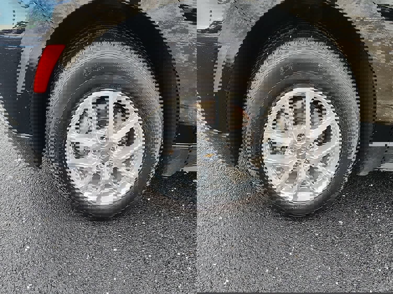 Used 2023 Chevrolet Equinox LS w/ LS Convenience Package image 12