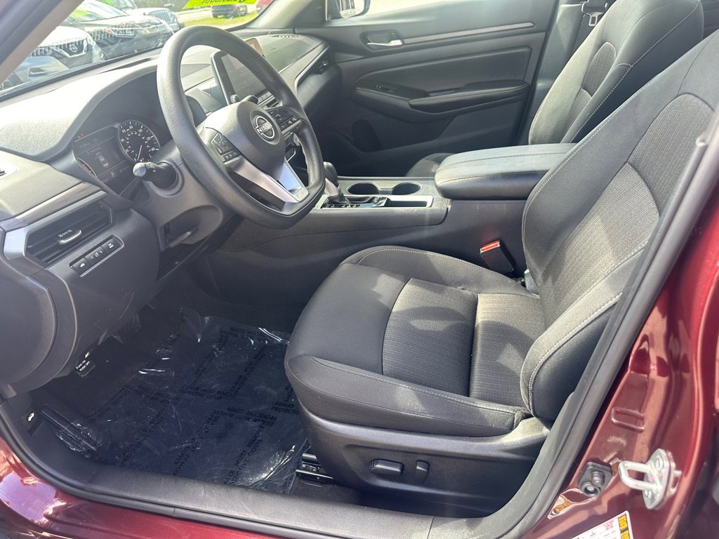 Used 2025 Nissan Altima 2.5 SV image 11