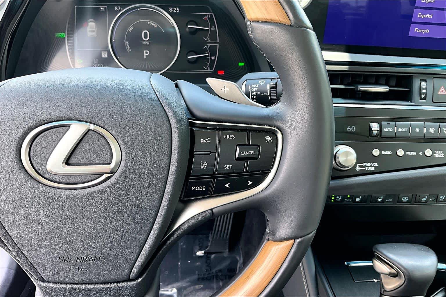 Used 2025 Lexus ES 300h w/ Technology Package FWD image 24