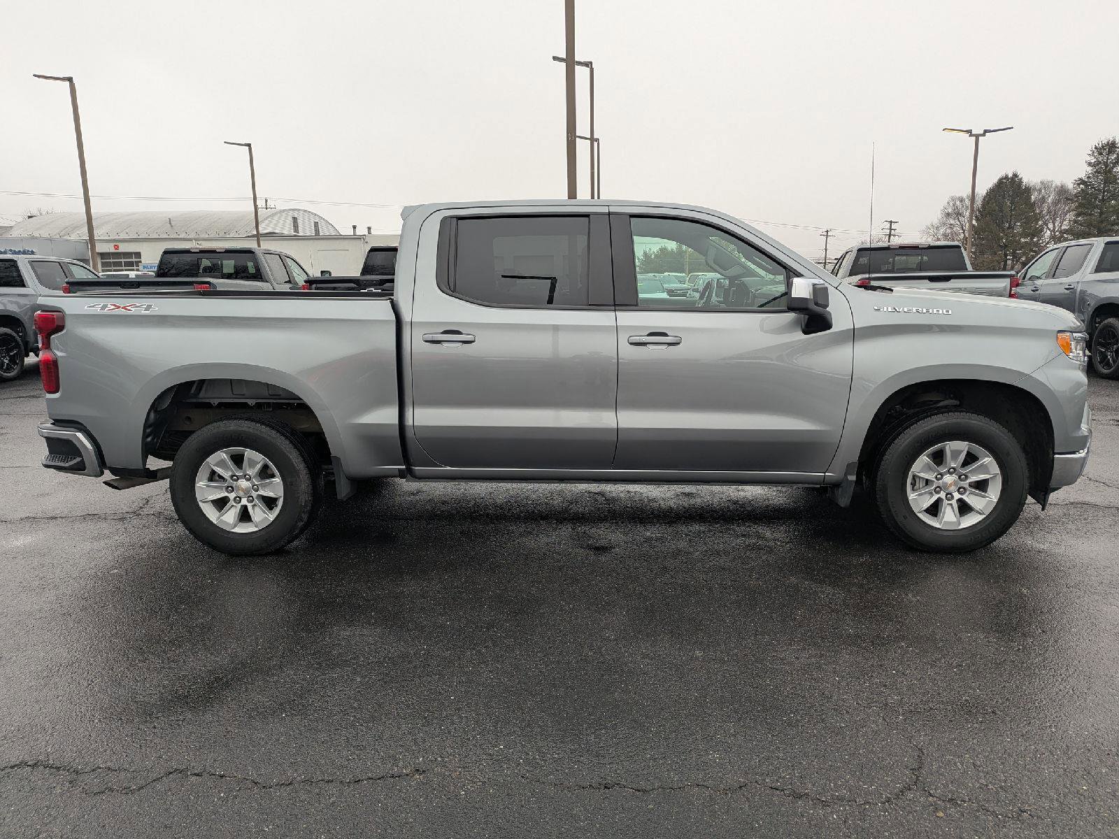 Used 2025 Chevrolet Silverado 1500 LT image 9