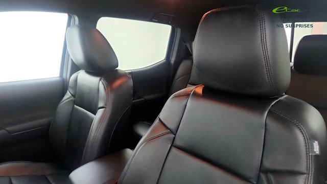 Used 2022 Toyota Tacoma TRD Sport w/ Technology Package AWD/4WD image 40