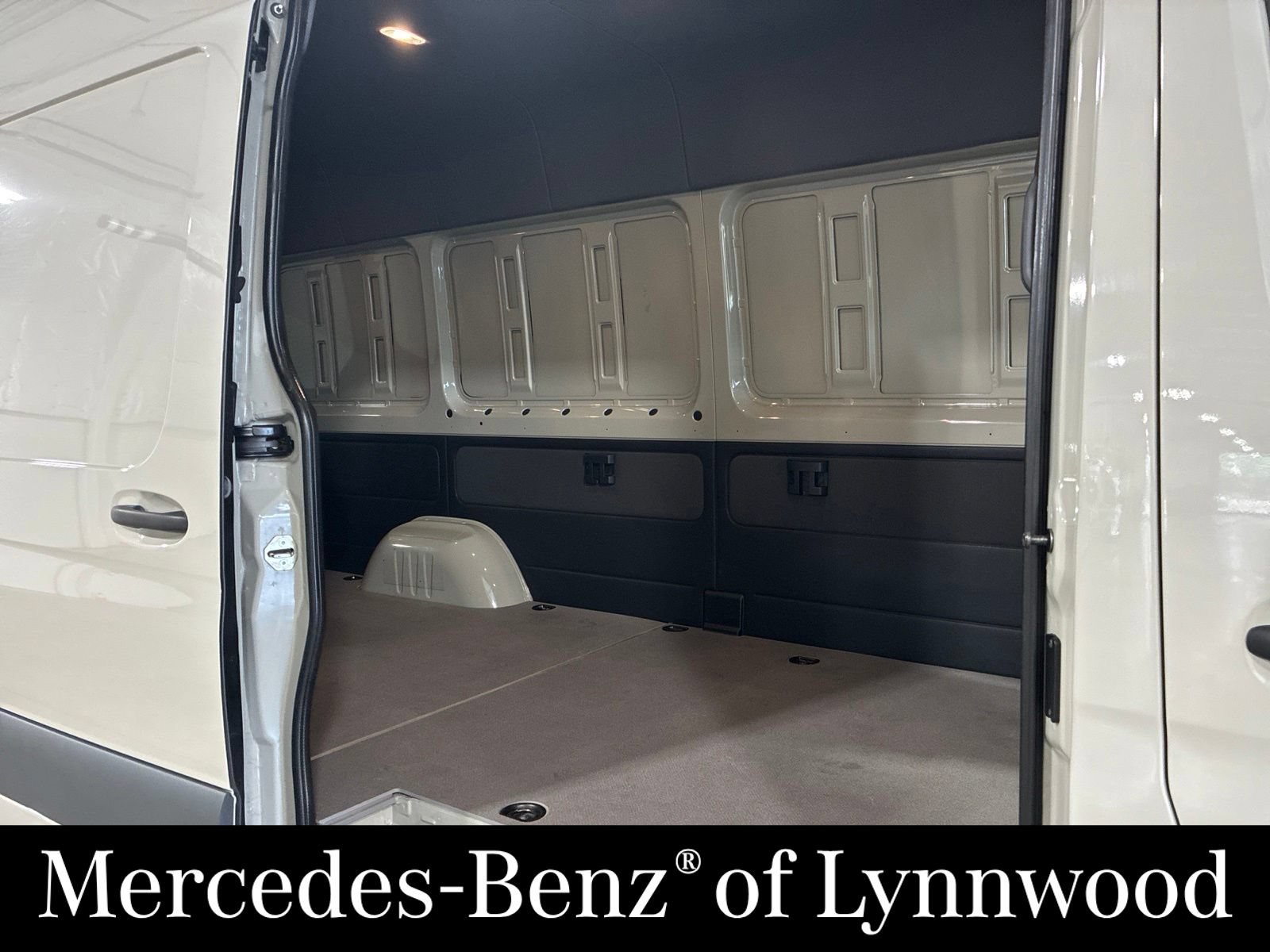Used 2022 Mercedes-Benz Sprinter 2500 image 12