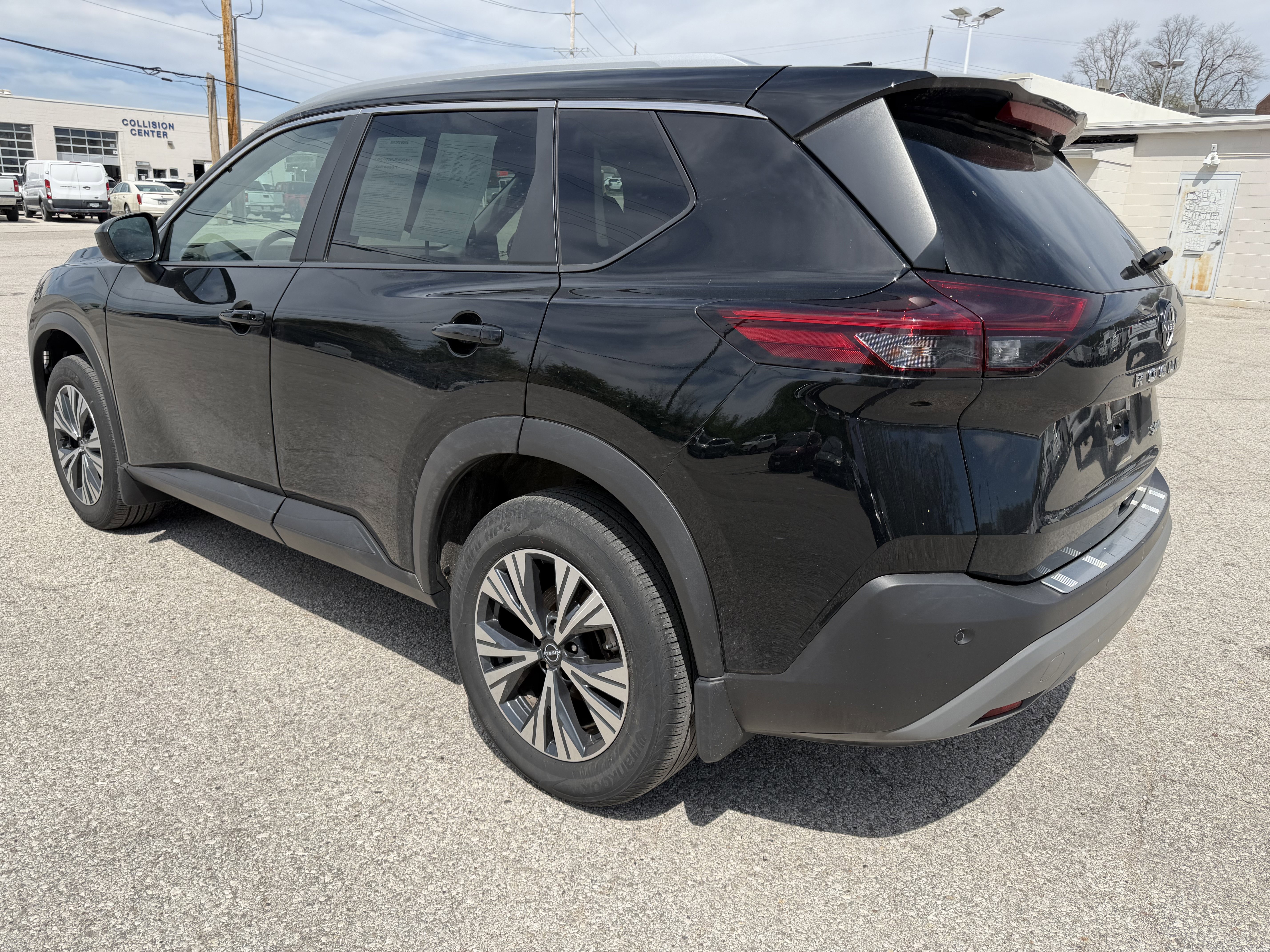Used 2023 Nissan Rogue SV w/ SV Premium B Package image 5