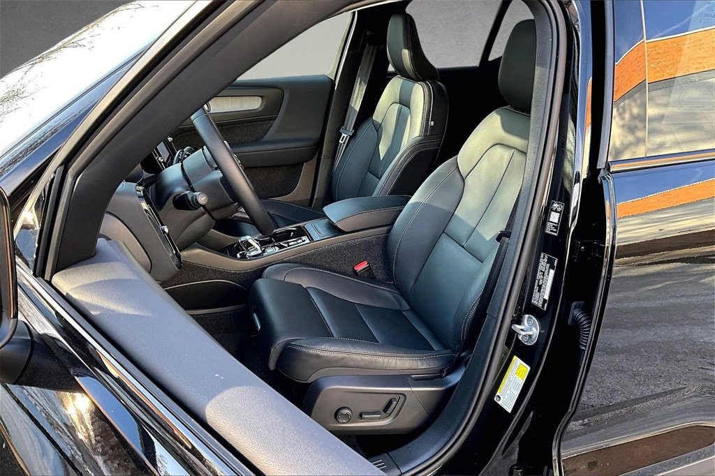 Used 2026 Volvo XC40 B5 Plus w/ Protection Package Premier image 20